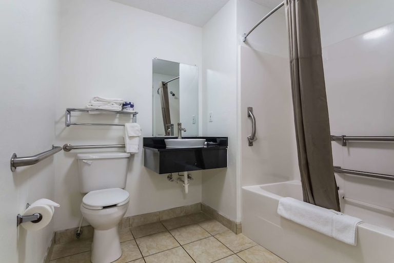 Bathroom 2, Motel6 Gulf Shores, AL, Baldwin