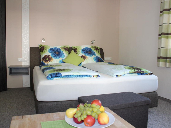 Bedroom 3, Landgasthof Winzerscheune, Cochem-Zell