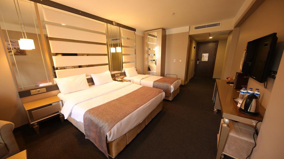 Bedroom 4, Reform Hotel, Merkez