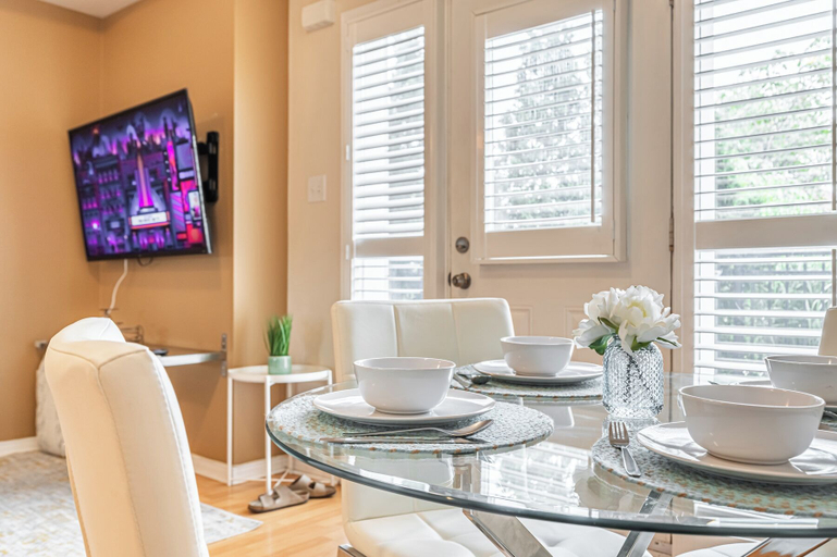 Others 4, Cozy 1 Bedroom Townhouse, Peel