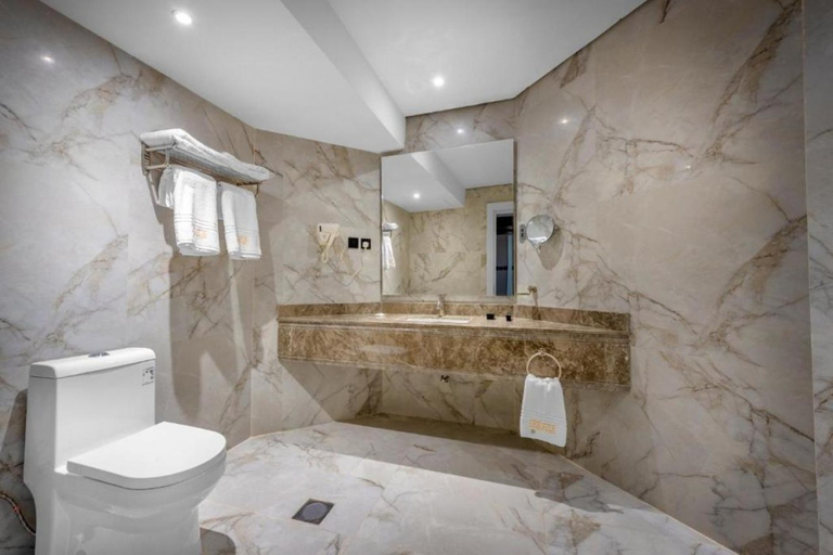 Bathroom 3, Suknai Royal Hotel