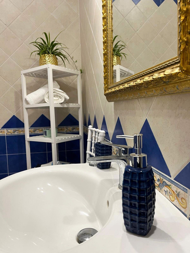 Bathroom 4, Domus Tuscia, Viterbo