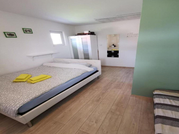 Room 5, Holiday Home in Tuheljske With Hot Tub, Klanjec