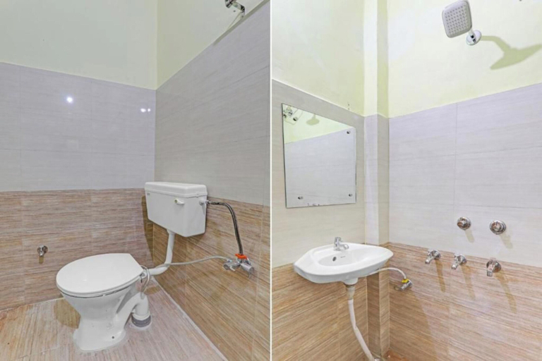 Bathroom 4, Goroomgo Relyef Inn Kolkata, North 24 Parganas