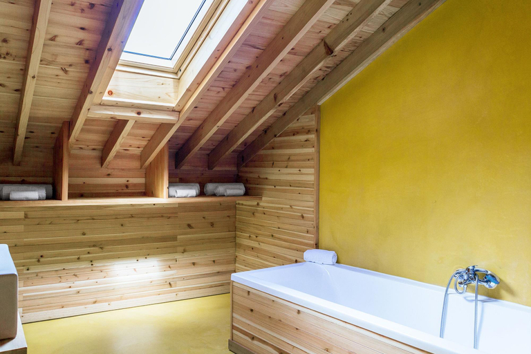Bathroom 4, Porto Pim Bay, Horta