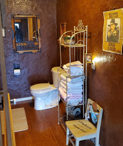 Bathroom 4, Country Aire Bed & Breakfast, Walker