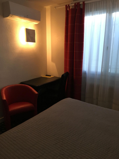 Bedroom 3, Hotel Victor Hugo, Côte-d'Or