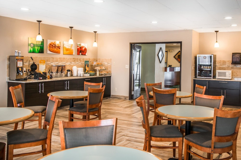 Food & Drinks 4, Hudson Inn & Suites (ex Quality Inn), Saint Croix