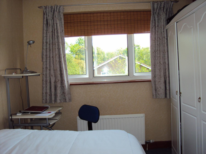 Others 2, Birchwood Private Room for Homestay, Warrington