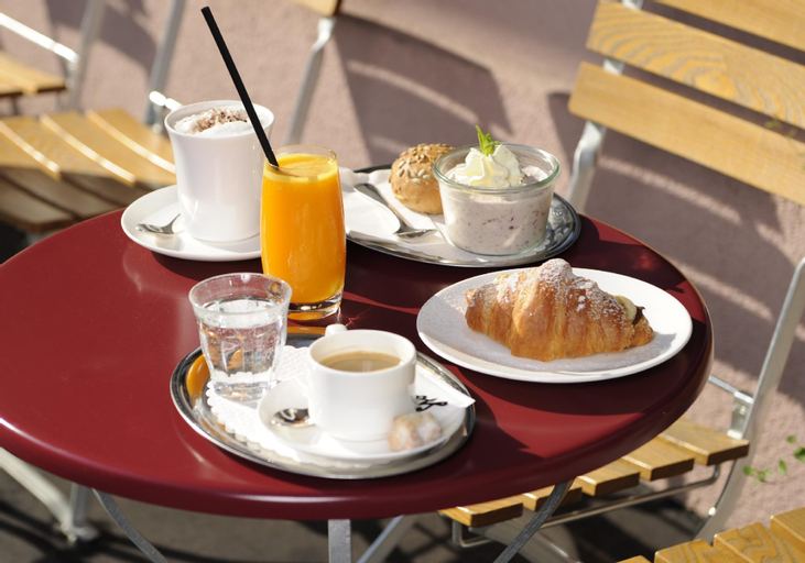 Food & Drinks 11