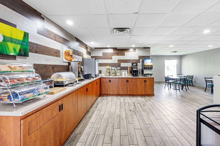 Food & Drinks 5, Quality Inn Clarksville - Exit 11, Montgomery