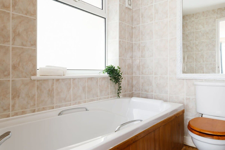 Bathroom 3, Sunny Seafront Chalet - Sleeps 6, West Sussex
