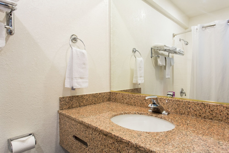 Bathroom 4, Rodeway Inn & Suites Hayward, Alameda