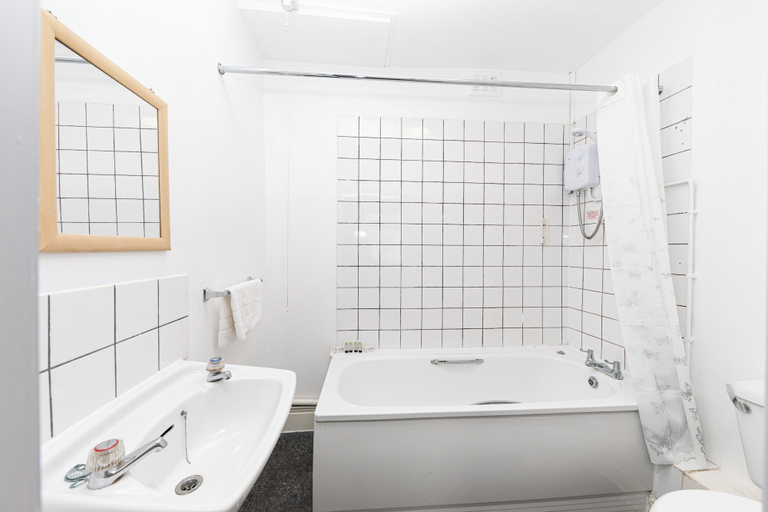 Bathroom 4, The Manor Hotel, Conwy