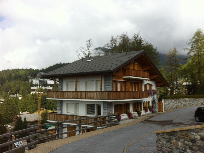 Exterior & Views