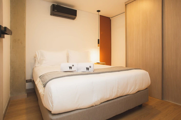 Room 5, w Beautiful 3BR w Terrace n AC in Laureles, Medellín