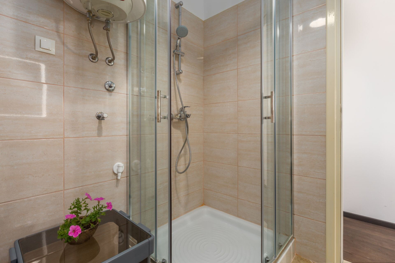Bathroom 4, Apartments Tara & Noemi, Rovinj