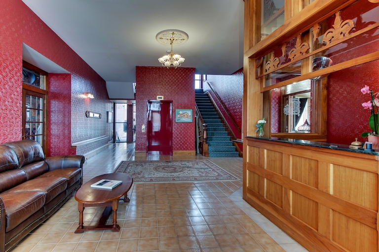 Others 4, Kingsley Inn, Lee