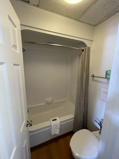 Bathroom 3, Travelodge by Wyndham Brattleboro VT, Windham