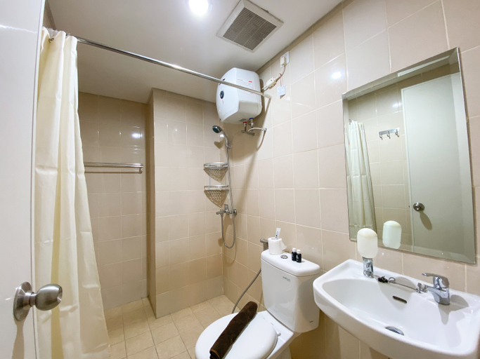 Bathroom 5, Metropolitan Manor 2BR Apartment at Parahyangan Residence By Travelio, Bandung
