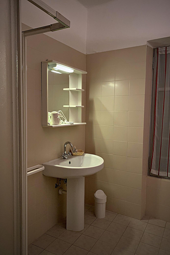Bathroom 5, Casa Regina Montis Regalis, Cuneo