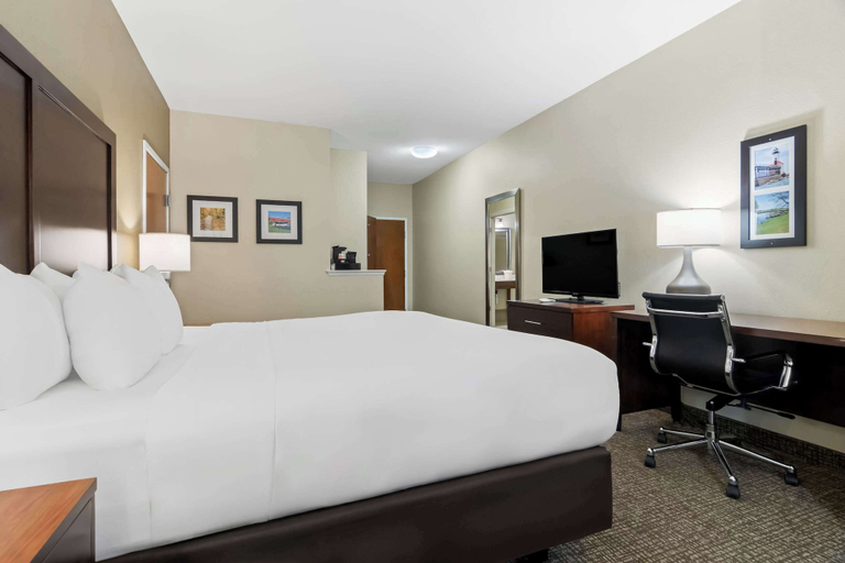 Bedroom 3, Comfort Inn Hebron-Lowell Area, Lake