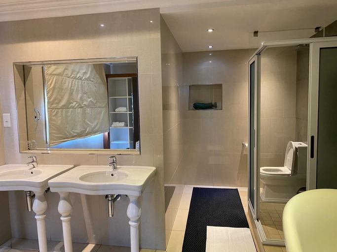 Bathroom 5, Dona Ana Hotel, Vilanculos