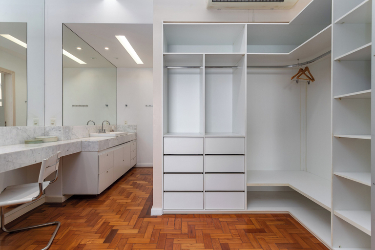 Bathroom 2, A-3916, Rio de Janeiro