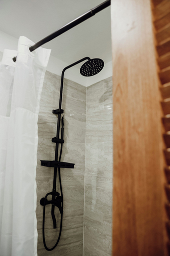 Bathroom 3, Mata e' Platano Guesthouse