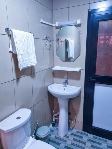 Bathroom 4, NN GUEST HOUSE, Wouri
