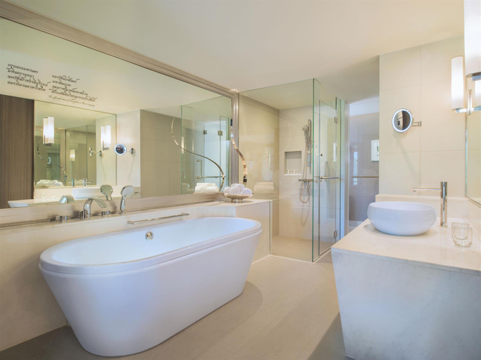 Bathroom 5, Hilton Bangkok Suvarnabhumi Golf Resort & Spa, Bang Phli