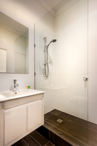 Bathroom 4, Crest on Barkly Hotel, Melbourne