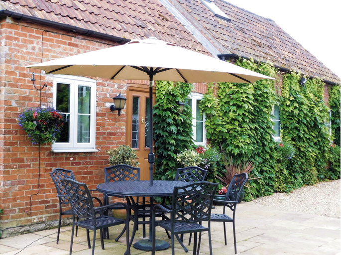 Exterior & Views 2, Swallow Cottage @ Olivemead Farm, Wiltshire