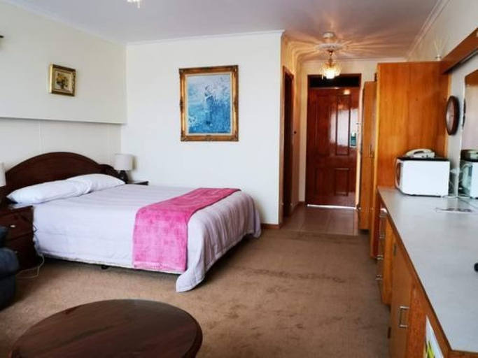 Bedroom 2, MOTEL MAYFAIR ON CAVELL, Hobart