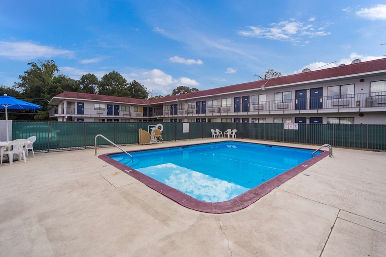 Sport & Beauty 5, Motel6 Meridian, MS, Lauderdale