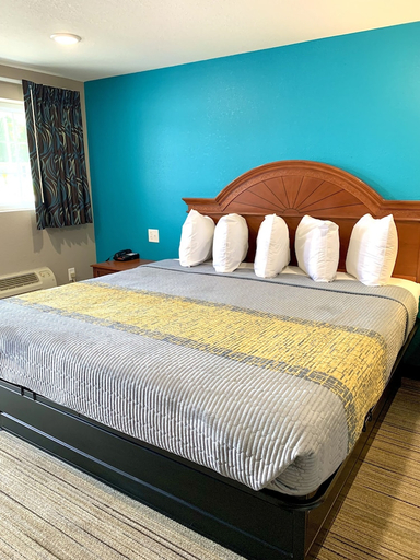 Bedroom 5, Campbell Apos S Motel, Scott