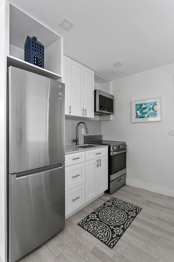 Others 5, ULTRA Spacious apt Steps From the Beach, Broward