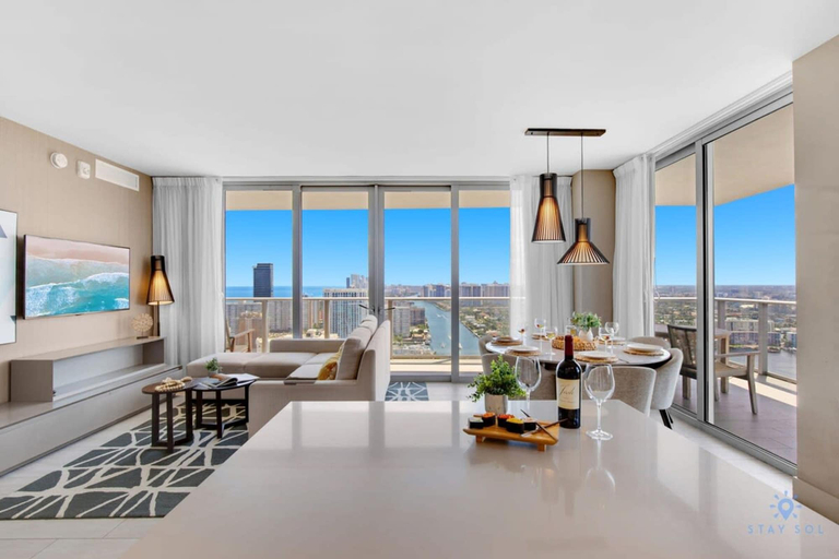Room 5, Luxury w Stunning View Balcony Amazing Pools, Broward