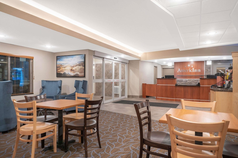 Food & Drinks 5, AmericInn by Wyndham Windom, Cottonwood
