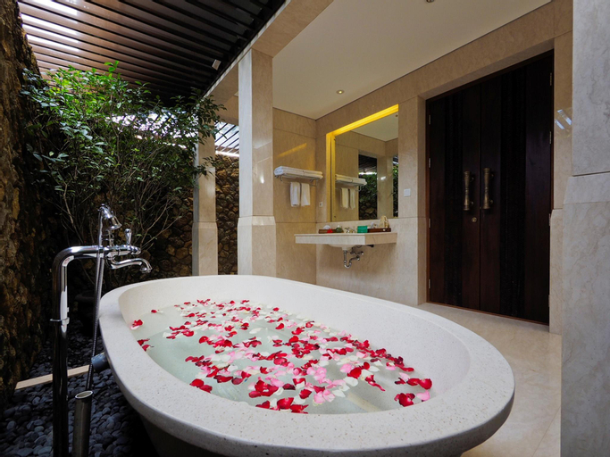 Bathroom 10