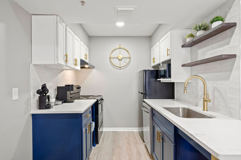 Private kitchen, Prime Buckhead Chic Condo in Atlanta, Atlanta