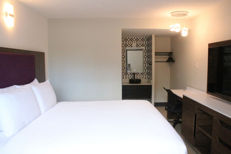 Bedroom 3, Coast Courtenay Hotel, Comox-Strathcona