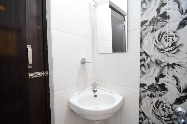 Bathroom 3, Garden Guest House near Rene Tower, South 24 Parganas