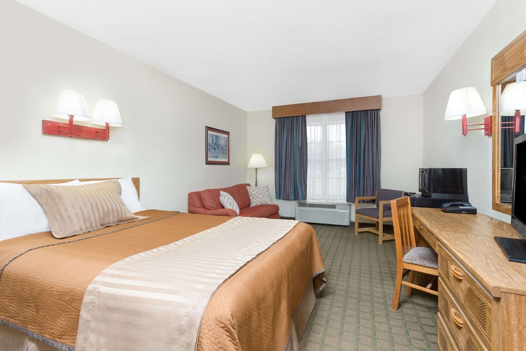 Bedroom 2, Travelodge By Wyndham Perry GA, Houston