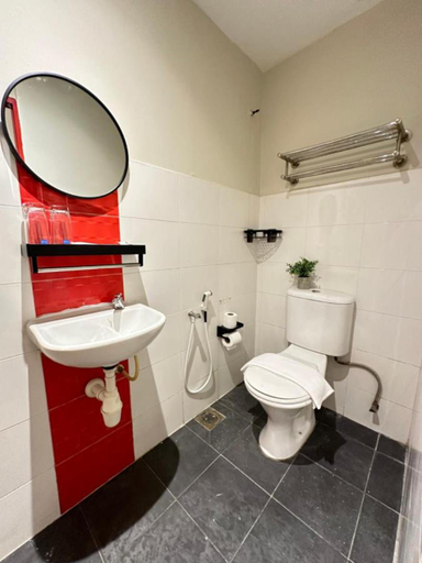 Bathroom 3, Swing & Pillows @ KL Kuchai Lama formerly known as Sunrise Inn, Kuala Lumpur