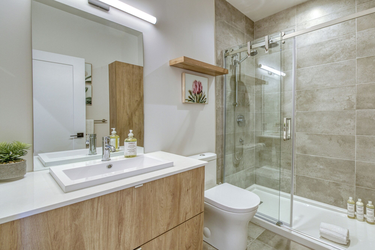 Bathroom 3, 104 Verbier Building 11, Les Laurentides