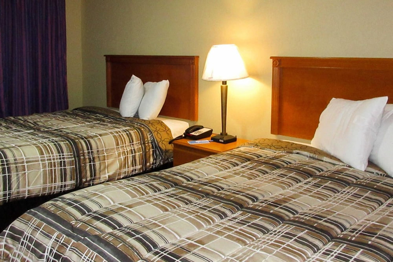 Bedroom 2, Rodeway Inn Murfreesboro Downtown, Rutherford