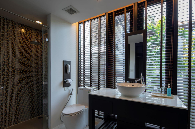 Bathroom 26