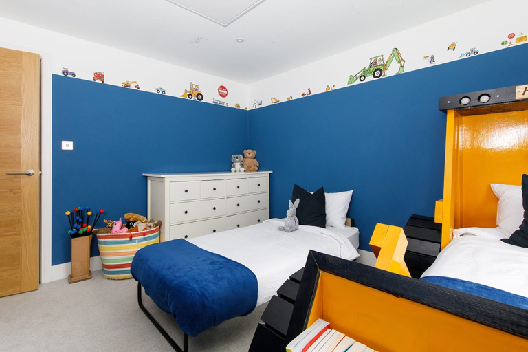 Bedroom 2, Luxury Cottage Conversion Close to Beaches, West Sussex