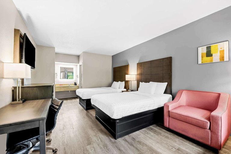 Bedroom 3, SureStay Plus Hotel by Best Western Southern Pines Pinehurst, Moore